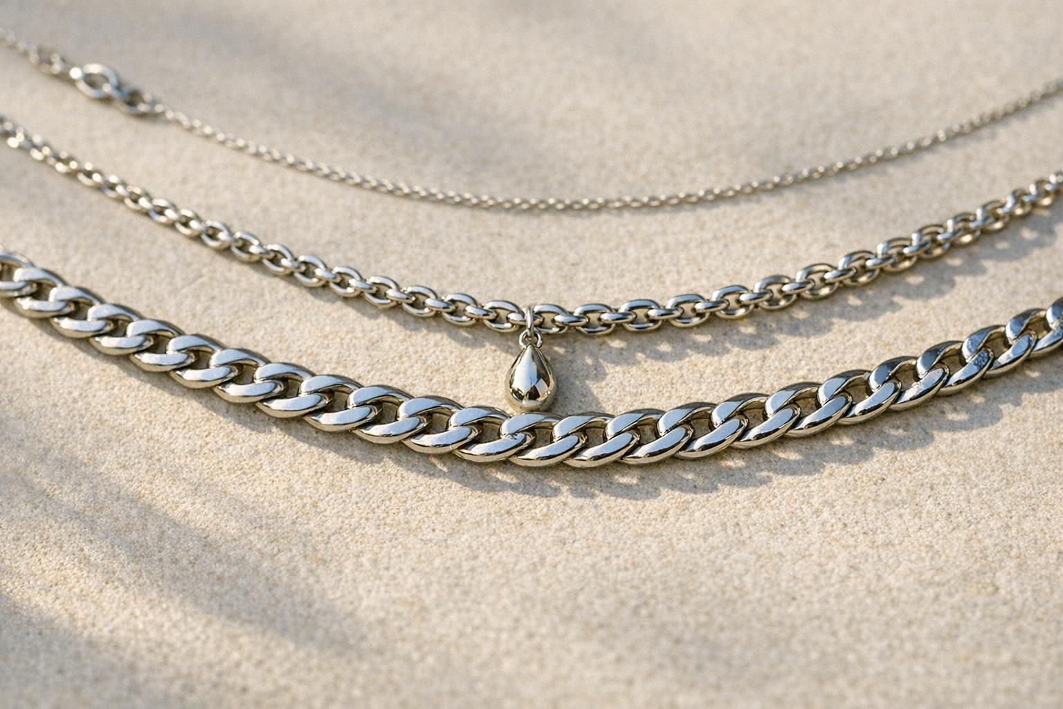 découvrez comment choisir le bon poids d'une chaîne pour un pendentif afin d'assurer confort, esthétique et durabilité.